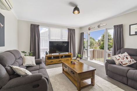Photo of property in 11 Paton Avenue, Te Atatu South, Auckland, 0610