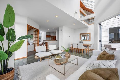 Photo of property in 30 Oxford Terrace, Coromandel, 3506