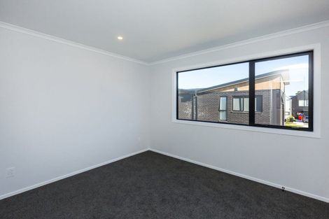 Photo of property in 5 Reakes Crescent, Wallaceville, Upper Hutt, 5018