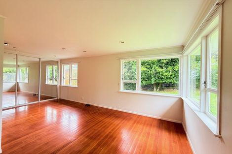 Photo of property in 4 La Trobe Street, Pakuranga Heights, Auckland, 2010