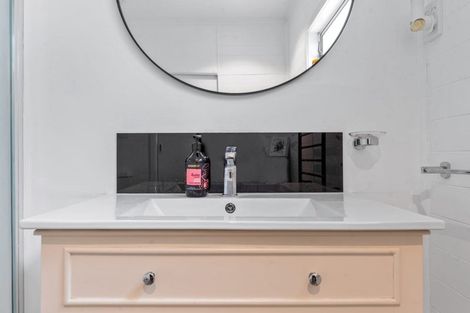 Photo of property in 4 Rere Place, Parakai, 0830