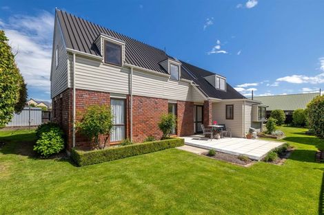 Photo of property in 8a Ringwood Place, Avonhead, Christchurch, 8042