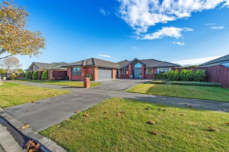 Photo of property in 18 Coolspring Way, Redwood, Christchurch, 8051