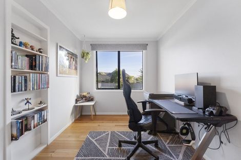 Photo of property in 6 Kaitawa Crescent, Paraparaumu, 5032