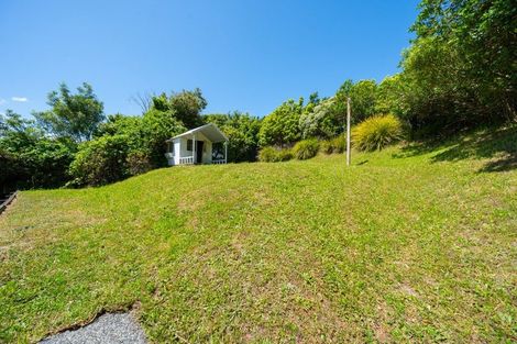 Photo of property in 1 Wakely Road, Newlands, Wellington, 6037