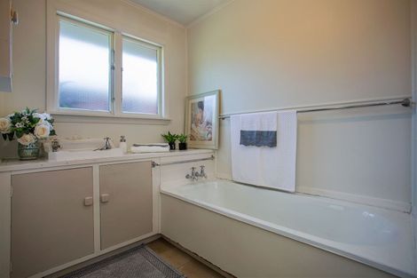 Photo of property in 6 Haynes Avenue, Upper Riccarton, Christchurch, 8041