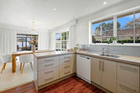 Photo of property in 293 Mangorei Road, Merrilands, New Plymouth, 4312