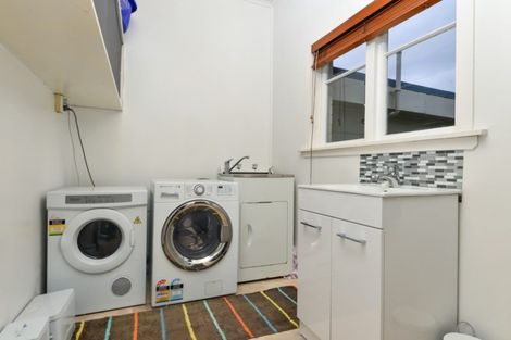 Photo of property in 15 Windsor Road, Maeroa, Hamilton, 3200