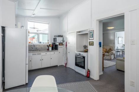 Photo of property in 190 The Esplanade, Island Bay, Wellington, 6023