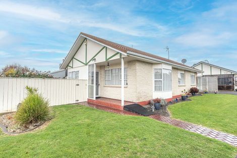 Photo of property in 6 Akepiro Place, Tawhero, Whanganui, 4501