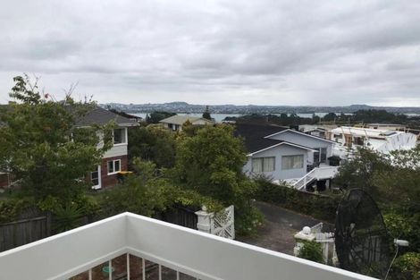 Photo of property in 9 Chelsea View Drive, Chatswood, Auckland, 0626