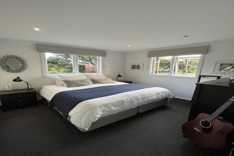 Photo of property in 1 Kahu Road, Paremata, Porirua, 5024