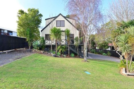 Photo of property in 11 Thalia Place, Totara Vale, Auckland, 0629