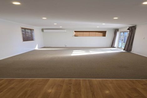 Photo of property in 38 Darren Crescent, Half Moon Bay, Auckland, 2012