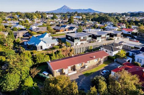 Photo of property in 444a Devon Street East, Strandon, New Plymouth, 4312