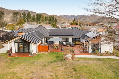 Photo of property in 60 Neplusultra Street, Cromwell, 9310