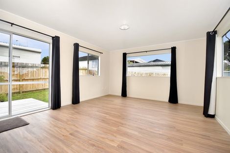 Photo of property in 25a West Harbour Drive, West Harbour, Auckland, 0618