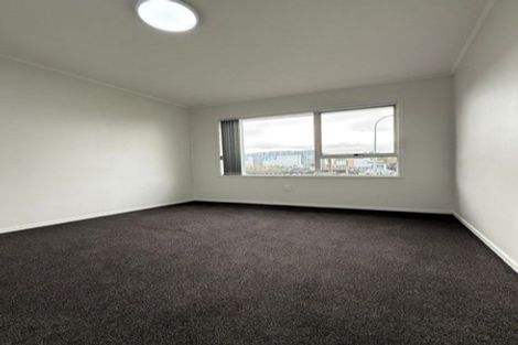 Photo of property in 16 Gloaming Place, Conifer Grove, Takanini, 2112