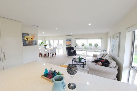 Photo of property in 99 Bayvista Drive, Karaka, Papakura, 2113