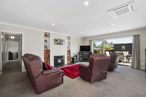 Photo of property in 6 Rogers Place, Kinloch, Taupo, 3377