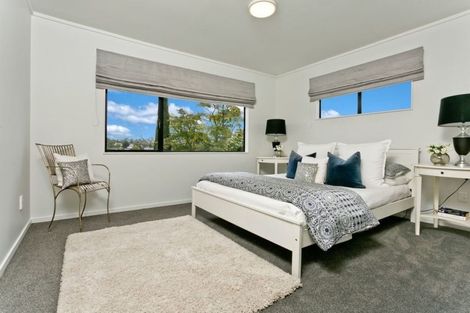 Photo of property in 2/17 Mirovale Place, Totara Vale, Auckland, 0629