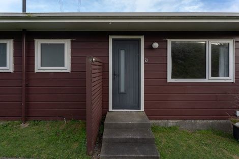 Photo of property in 9 Chetwode Grove, Newlands, Wellington, 6037