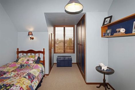 Photo of property in 43 Camberwell Place, Avonhead, Christchurch, 8042