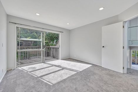 Photo of property in 2/33 Penguin Drive, Murrays Bay, Auckland, 0630