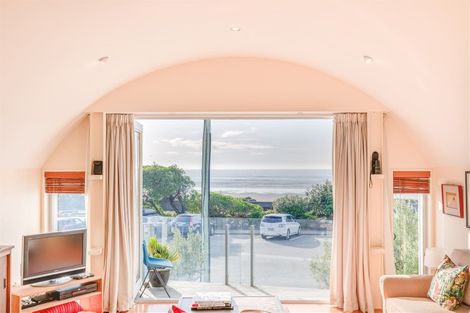 Photo of property in 32 Esplanade, Sumner, Christchurch, 8081