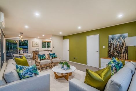 Photo of property in 26 Staincross Street, Green Bay, Auckland, 0604