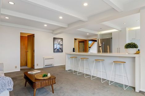 Photo of property in 5 Drayton Drive, Mount Pleasant, Christchurch, 8081