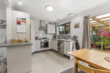 Photo of property in 2/4 Ellesmere Avenue, Miramar, Wellington, 6022