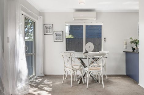 Photo of property in 2/17 Bain Place, Bucklands Beach, Auckland, 2014