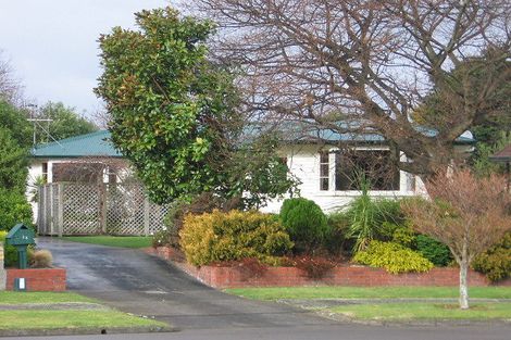 Photo of property in 28 Saint Albans Avenue, Hokowhitu, Palmerston North, 4410