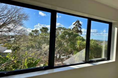 Photo of property in 3/147c Carlisle Road, Northcross, Auckland, 0632