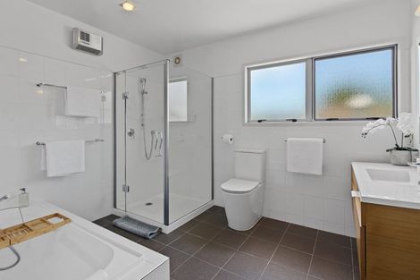Photo of property in 33 Oak Manor Drive, Albany, Auckland, 0632