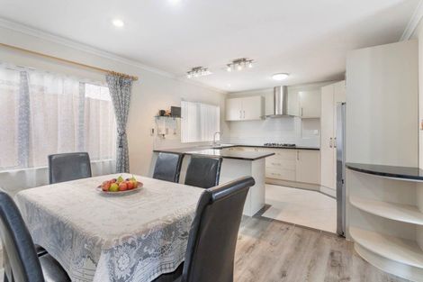 Photo of property in 16 Janway Avenue, Flat Bush, Auckland, 2016