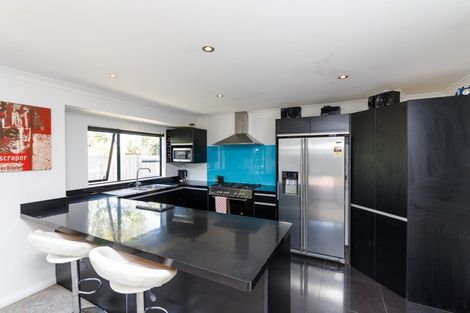 Photo of property in 5 D'urville Place, Kelvin Grove, Palmerston North, 4414