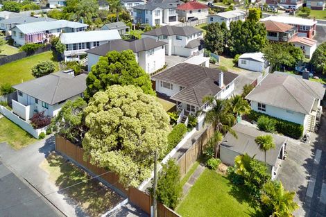 Photo of property in 16 Coniston Avenue, Te Atatu South, Auckland, 0610