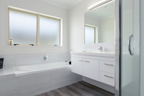 Photo of property in 35 Admiral Crescent, Flagstaff, Hamilton, 3210