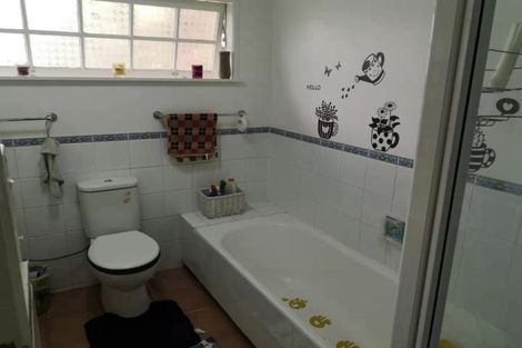 Photo of property in 14 Porter Avenue, Te Atatu South, Auckland, 0610