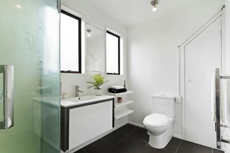Photo of property in 1/5 Cornelian Crescent, Half Moon Bay, Auckland, 2012