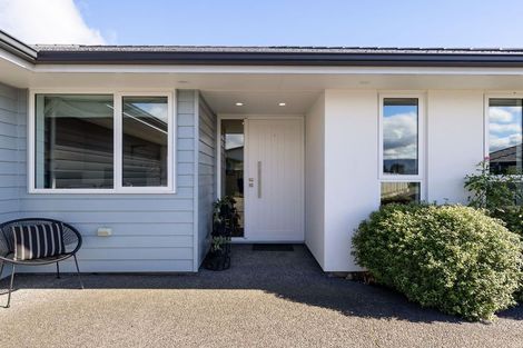 Photo of property in 111 Johnstone Drive, Fitzherbert, Palmerston North, 4410