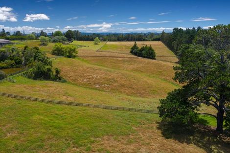 Photo of property in 11 Tawa Road, Kumeu, 0891