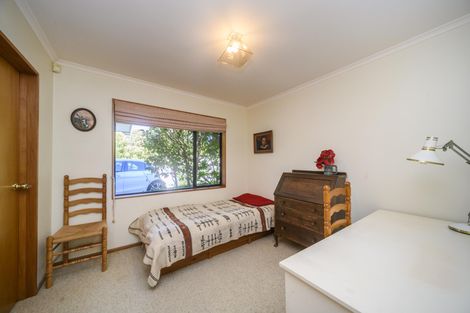 Photo of property in 16 Durham Crescent, Palmerston North, 4414