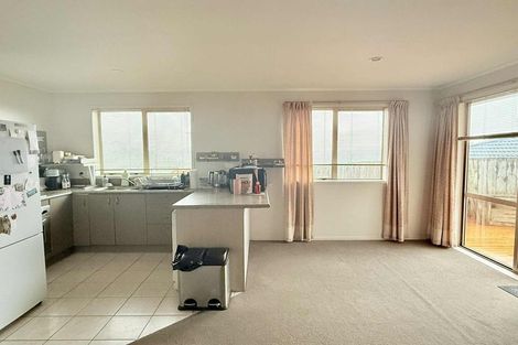Photo of property in 13 Dovey Place, Massey, Auckland, 0614