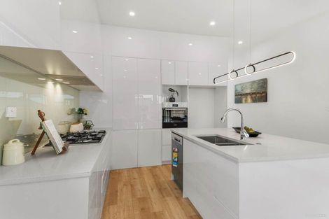 Photo of property in 10 Celestial Crescent, Orewa, 0931