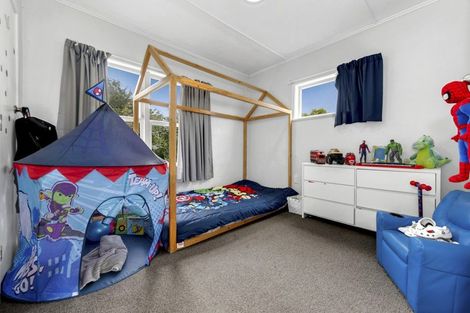 Photo of property in 15 Kerry Place, Papakura, 2110