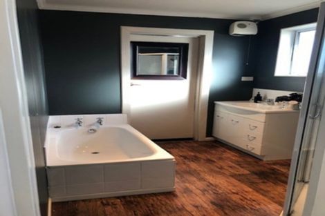 Photo of property in 44 Queen Street, Winton, 9720