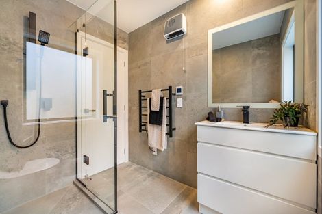 Photo of property in 14 Poto Road, Normandale, Lower Hutt, 5010